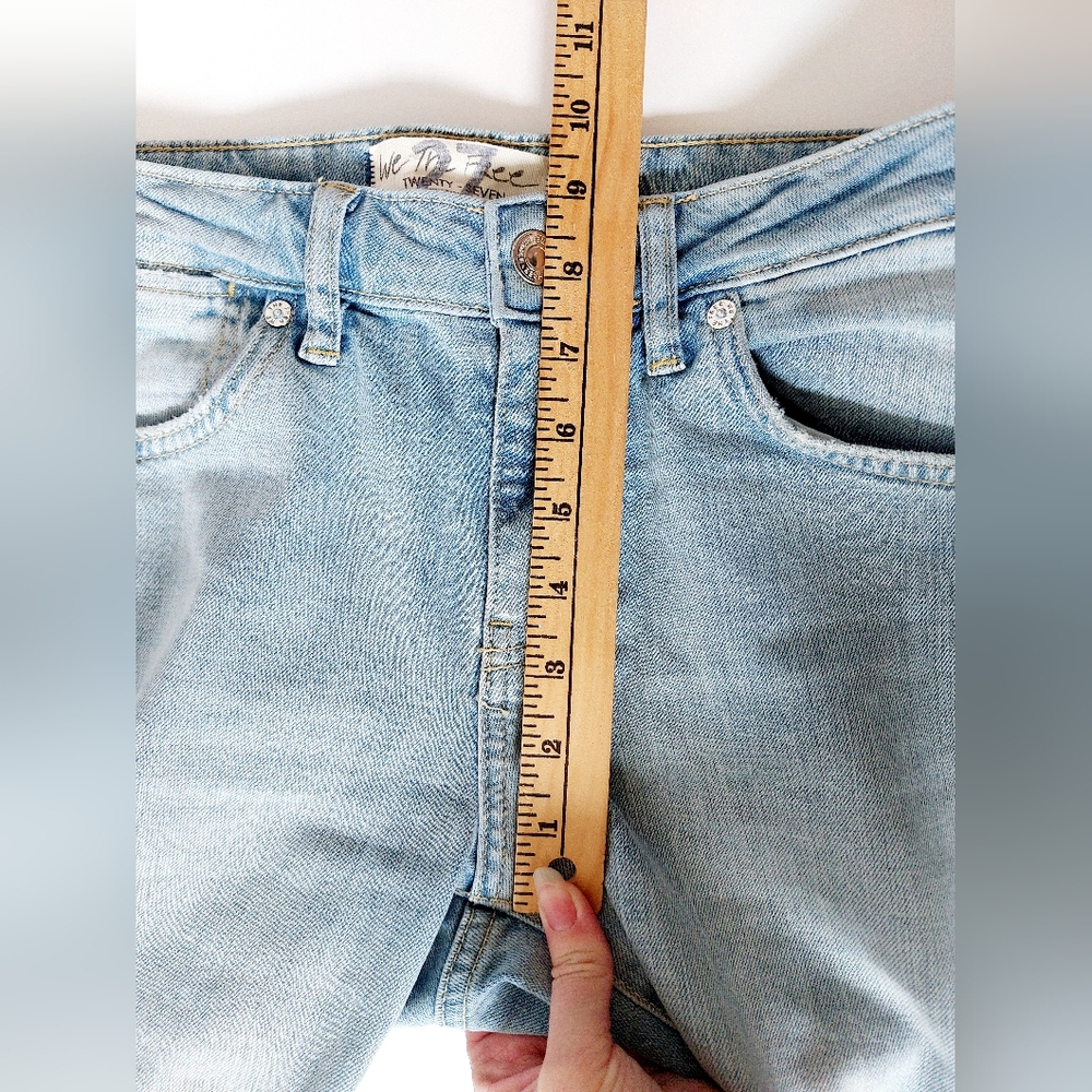 Light Wash Midrise Crop Flare Jeans size 27 We the Free OB1417538 - Picture 9 of 10
